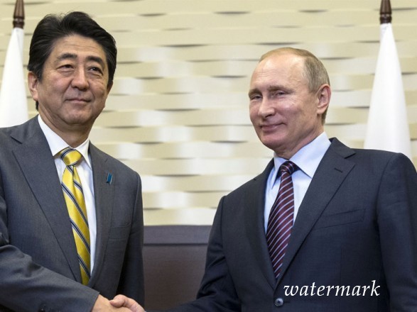 Премьер Японии обсудил с Путиным захваченных украинских моряков