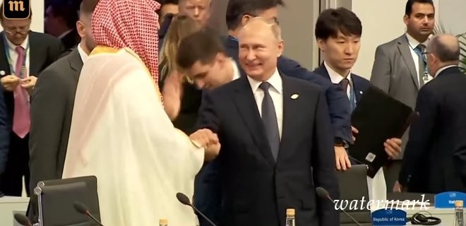 Пєсков пояснив, чому Путін дав "п'ять" саудівському принцу