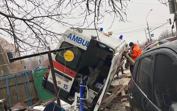 В Житомире скорая попала в ДТП: семь пострадавших