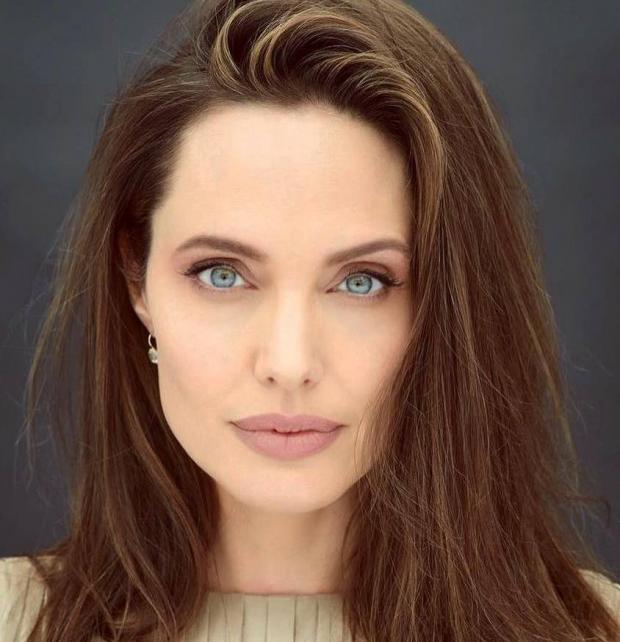 Новый выход Анджелины Джоли: актриса выглядит счастливой после решения вопроса об опеке