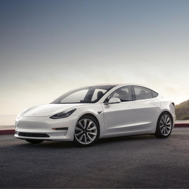 Победит сильнейший: китайский электрокар будет конкурировать с базовой моделью Tesla Model 3