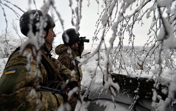 На Донбассе за день три обстрела, ранены два бойца