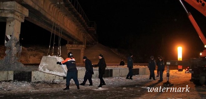 В окупованому Донецьку частково обвалився міст: фото